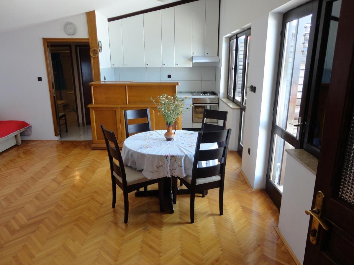 Apartman Lucijan Marusici  Buitenkant foto